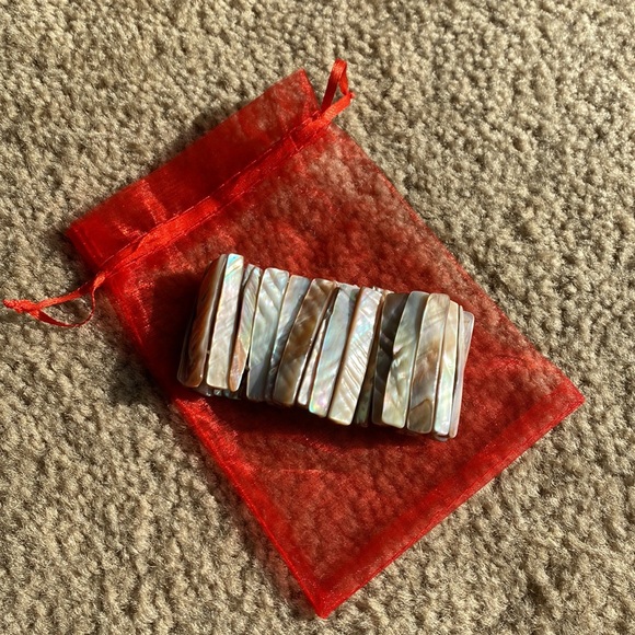 Natural shell/mother of Pearl stretch bracelet - Picture 4 of 4